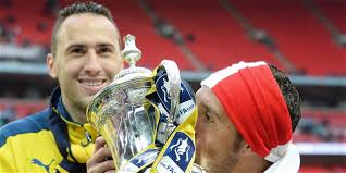 David Ospina con el trofeo de la FA Cup cuando atajaba para el Arsenal. Foto: EFE. Arqueros de la selección Colombia.